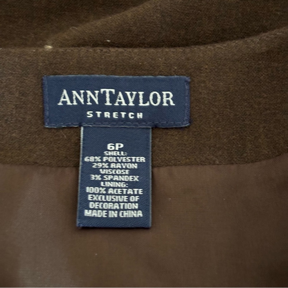❤️2/$15 or 3/$21❤️Ann Taylor Brown/Tan Embroidered Pencil Skirt, Size 6 Petite - Picture 9 of 10